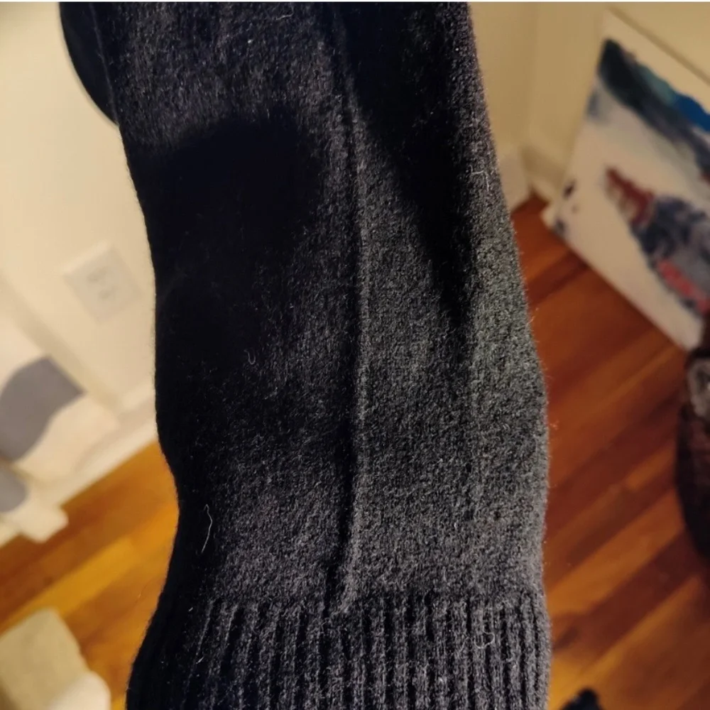 Banana Republic 100% wool sweater - Picture 3 of 7